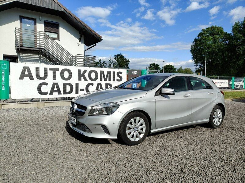 Srebrny (metalik) Używany 2015 Mercedes A160 Hatchback | 69 900 zł (Dość drogi) - Obraz 1/4