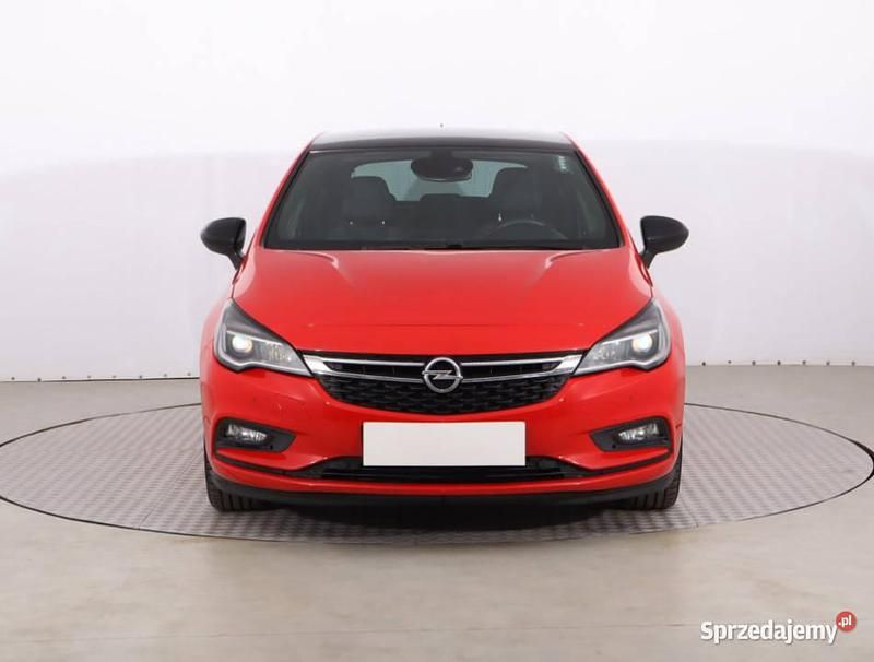 Czerwony Używany 2018 Opel Astra Hatchback | 52 999 zł (Drogi) - Obraz 1/4