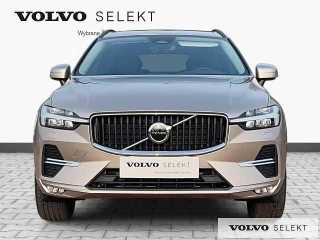 Używany Volvo XC60 250 KM (183 kW) 2025 Szary SUV