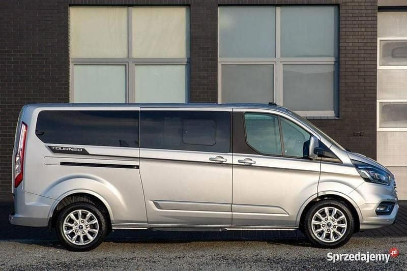 Używany Ford Tourneo Custom Titanium 2022 Srebrny Van