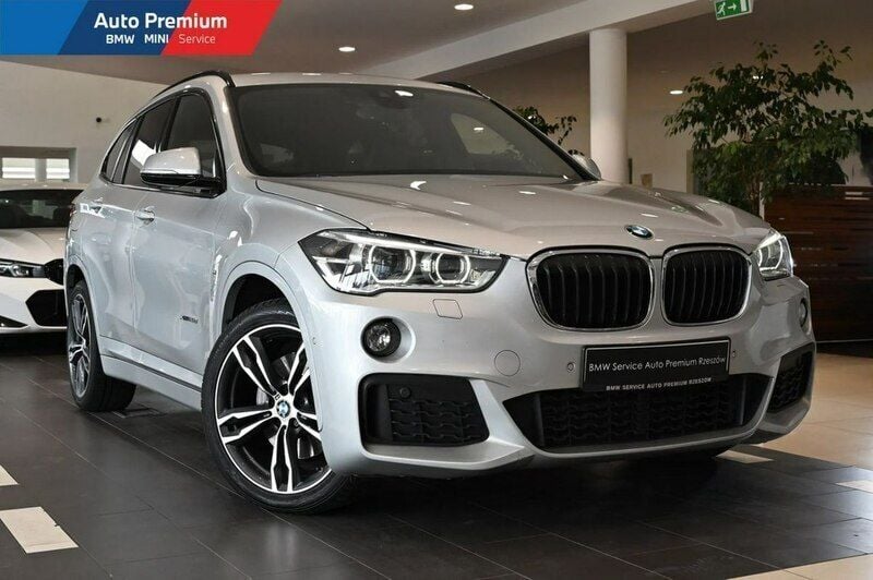 Szary (metalik) Używany 2017 BMW X1 SUV | 97 900 zł (Drogi) - Obraz 1/4