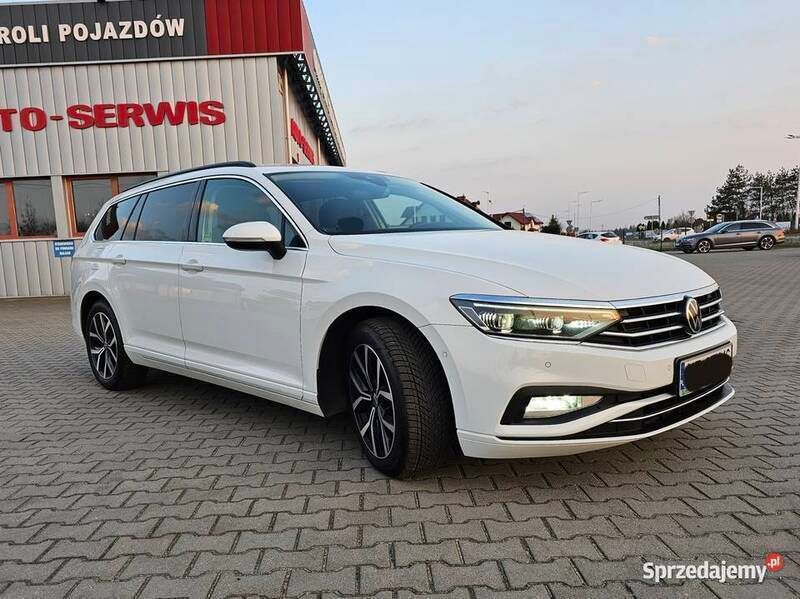 Biały Używany 2020 VW Passat Kombi | 71 500 zł (Uczciwa cena) - Obraz 1/4