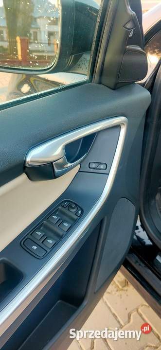 Używany Volvo XC60 2016 Czarny SUV