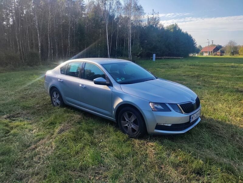 Srebrny Używany 2017 Skoda Octavia Ambition Sedan/Limuzyna | 51 999 zł (Dość drogi) - Obraz 1/4