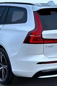 Używany Volvo V60 265 KM (194 kW) 2025 Biały (metalik) Kombi