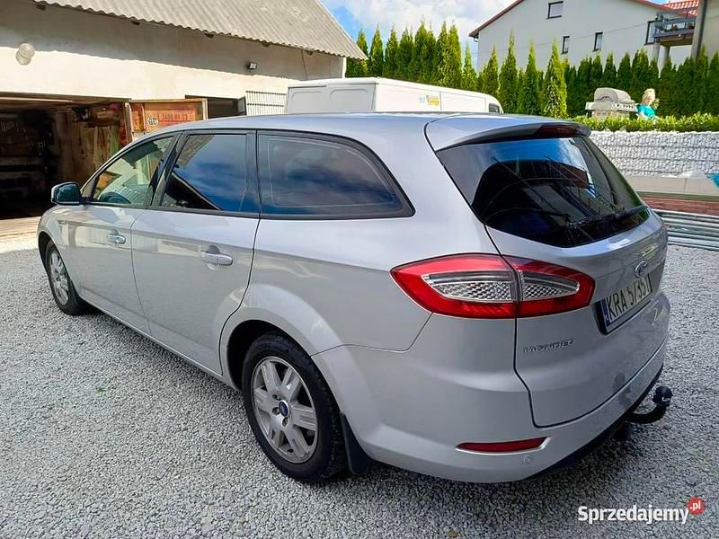 Używany Ford Mondeo 2012 Srebrny Kombi