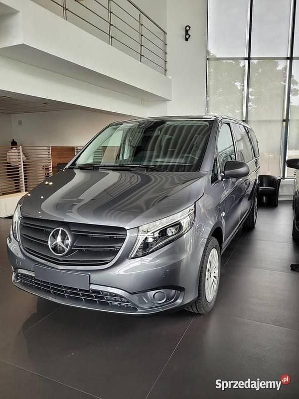 Grafitowy Używany 2022 Mercedes Vito Minivan | 200 000 zł - Obraz 1/4