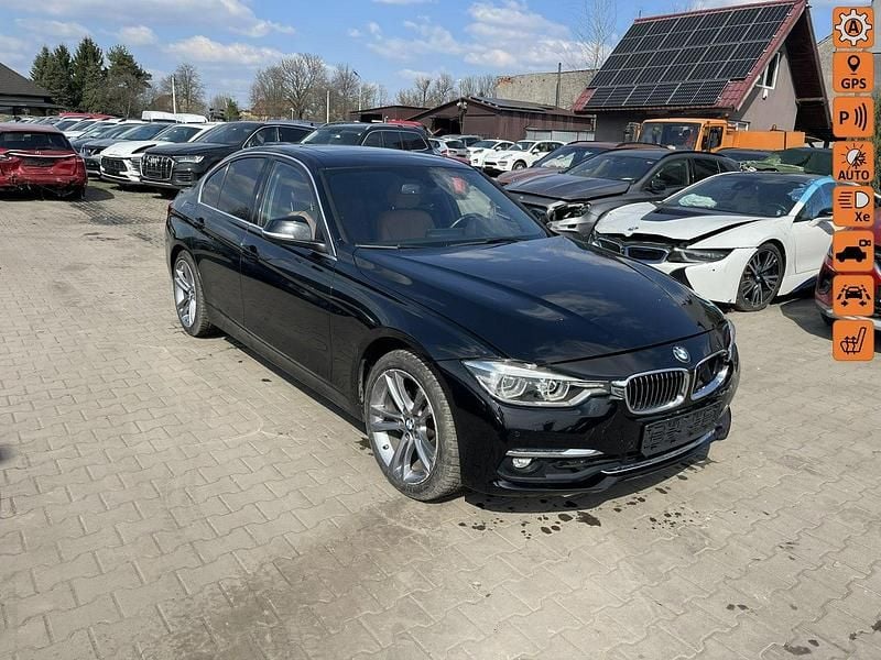 Czarny (metalik) Używany 2018 BMW 330 Sedan/Limuzyna | 53 900 zł - Obraz 1/4