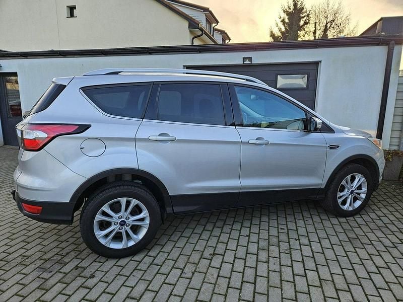 Używany Ford Kuga 120 KM (88 kW) 2017 Srebrny SUV