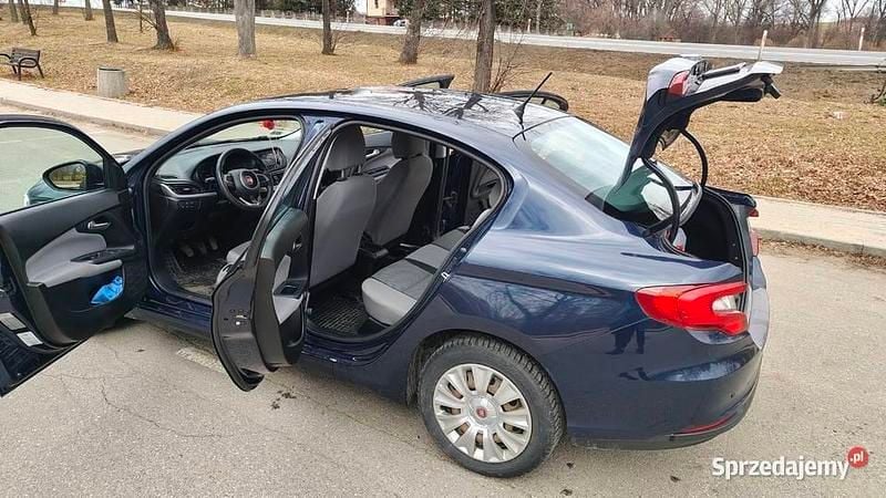 Używany Fiat Tipo 2017 Granatowy Sedan/Limuzyna