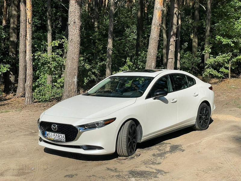 Używany Mazda 3 Inclusive 250 KM (183 kW) 2021 Biały Sedan/Limuzyna