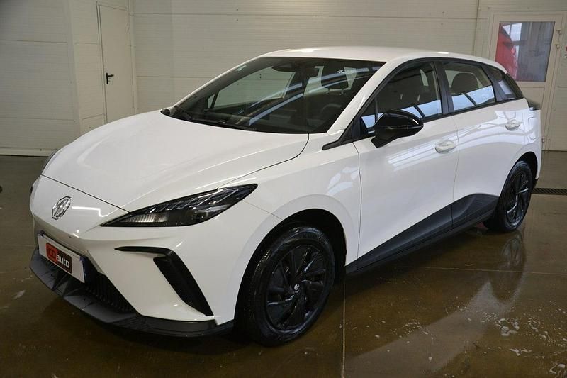 Używany MG MG4 EV 125 kW (170 KM) 2023 Biały Hatchback