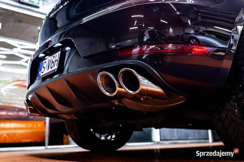 Używany Porsche Macan Turbo 2016 Bordowy SUV