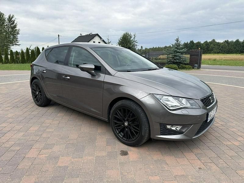 Szary Używany 2015 Seat Leon Hatchback | 38 900 zł (Uczciwa cena) - Obraz 1/4
