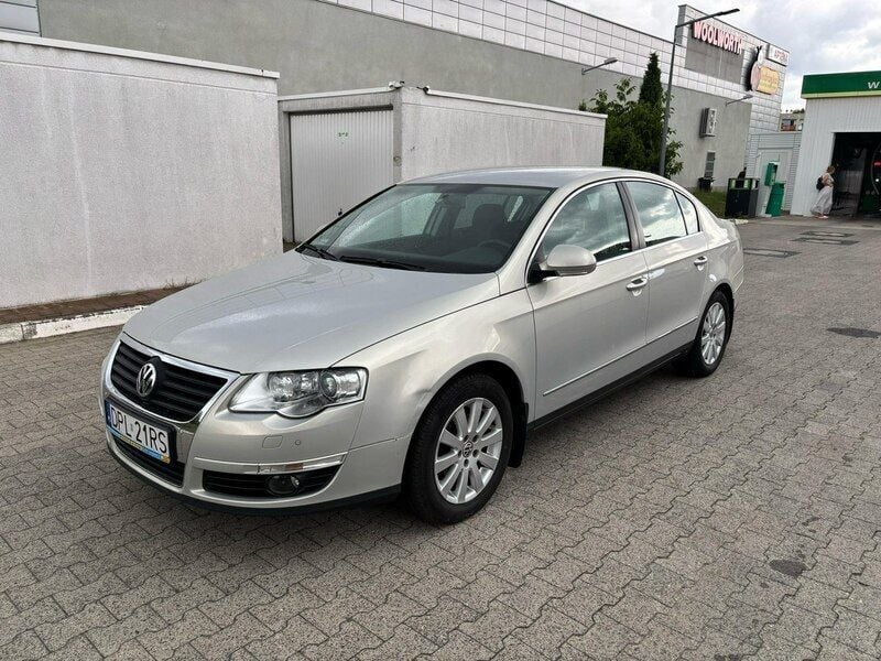 Srebrny Używany 2010 VW Passat Sedan/Limuzyna | 23 900 zł (Dość drogi) - Obraz 1/4