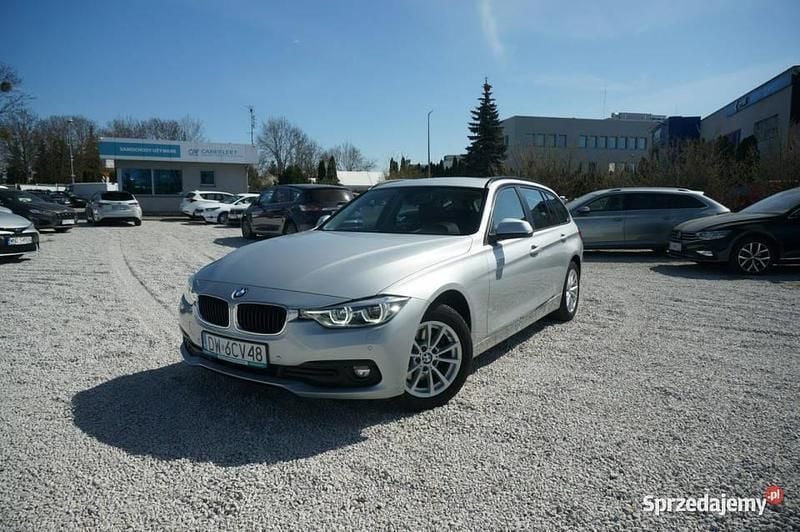 Srebrny Używany 2019 BMW 320 Advantage Kombi | 64 900 zł (Super Cena) - Obraz 1/4
