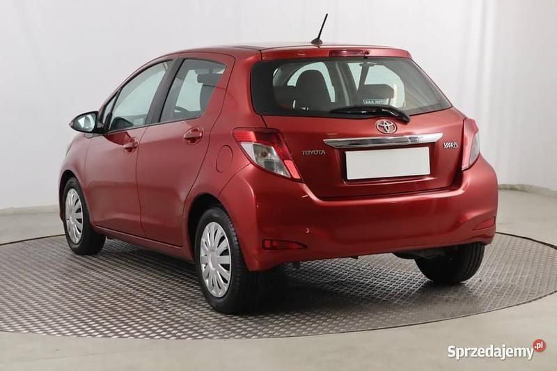 Używany Toyota Yaris 69 KM (50 kW) 2011 Czerwony Hatchback