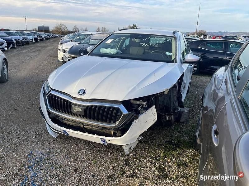 Biały Używany 2023 Skoda Octavia Ambition Kombi | 62 500 zł - Obraz 1/4