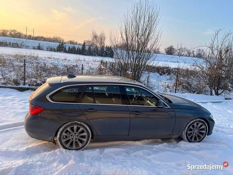 Używany BMW 320 Sport Line 2013 Szary Kombi