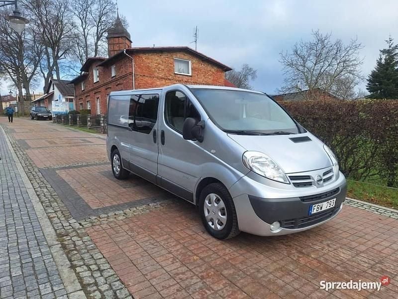 Srebrny Używany 2011 Nissan Primastar Minivan | 39 900 zł - Obraz 1/4