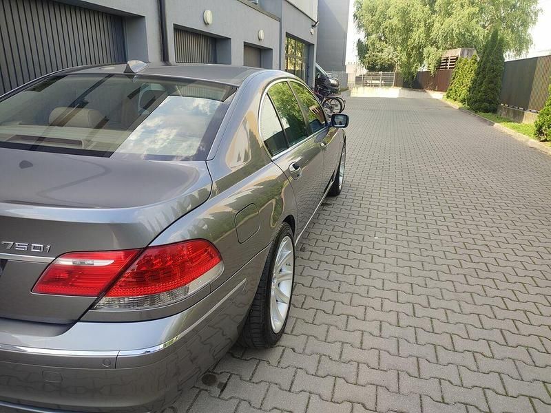 Używany BMW 750 2007 Szary Sedan/Limuzyna