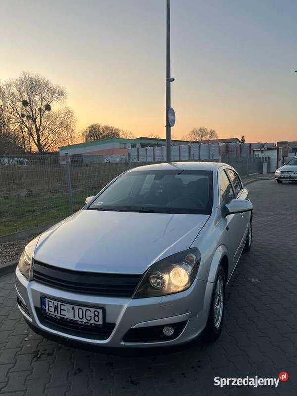 Srebrny Używany 2005 Opel Astra Hatchback | 6000 zł (Uczciwa cena) - Obraz 1/4