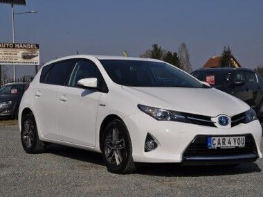 Biały Używany 2015 Toyota Auris Hybrid Hatchback | 54 900 zł (Uczciwa cena) - Obraz 1/4