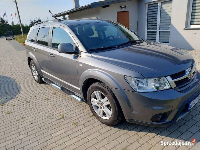 Szary Używany 2012 Fiat Freemont Urban SUV | 42 000 zł - Obraz 1/4
