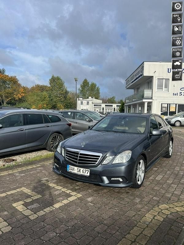 Niebieski Używany 2010 Mercedes E350 Sedan/Limuzyna | 54 900 zł (Dość drogi) - Obraz 1/4