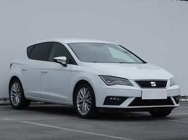 Biały Używany 2019 Seat Leon Hatchback | 46 499 zł - Obraz 1/2
