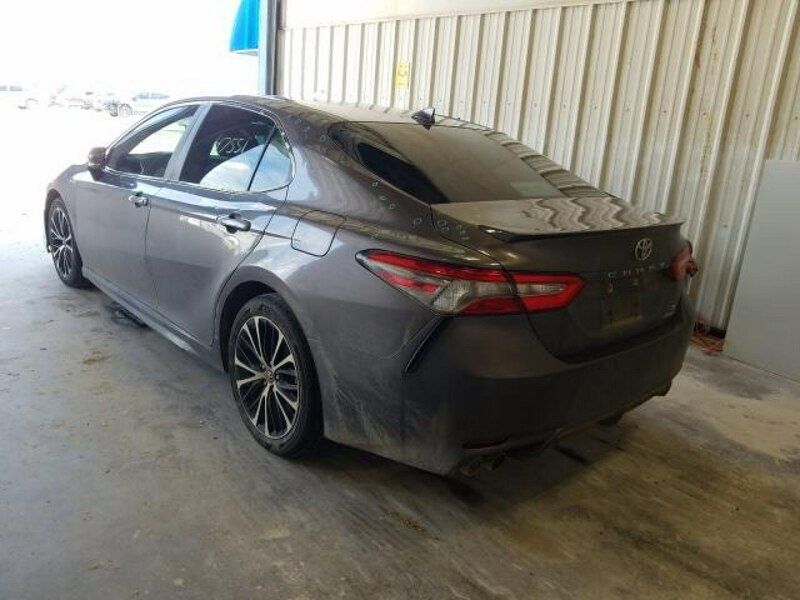 Używany Toyota Camry 208 KM (152 kW) 2019 Szary Sedan/Limuzyna