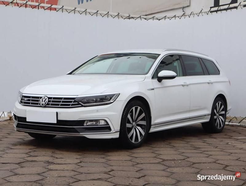 Używany VW Passat 2018 Biały Kombi