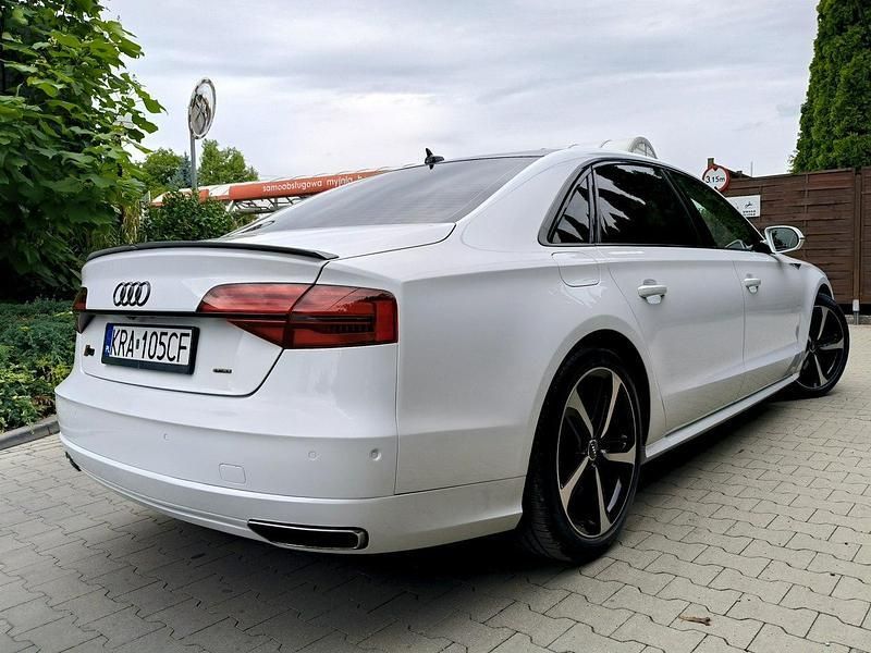 Używany Audi A8 409 KM (300 kW) 2018 Biały (metalik, perła) Sedan/Limuzyna