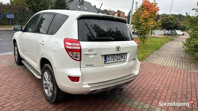 Biały Używany 2010 Toyota RAV4 SUV | 44 500 zł (Uczciwa cena) - Obraz 1/4