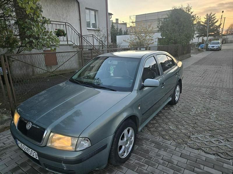 Inny kolor Używany 2003 Skoda Octavia Sedan/Limuzyna | 4700 zł (Uczciwa cena) - Obraz 1/4