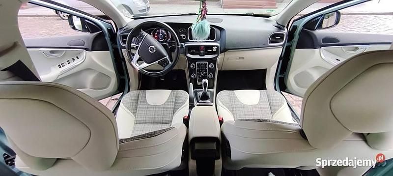 Niebieski Używany 2016 Volvo V40 Hatchback | 55 500 zł - Obraz 1/4