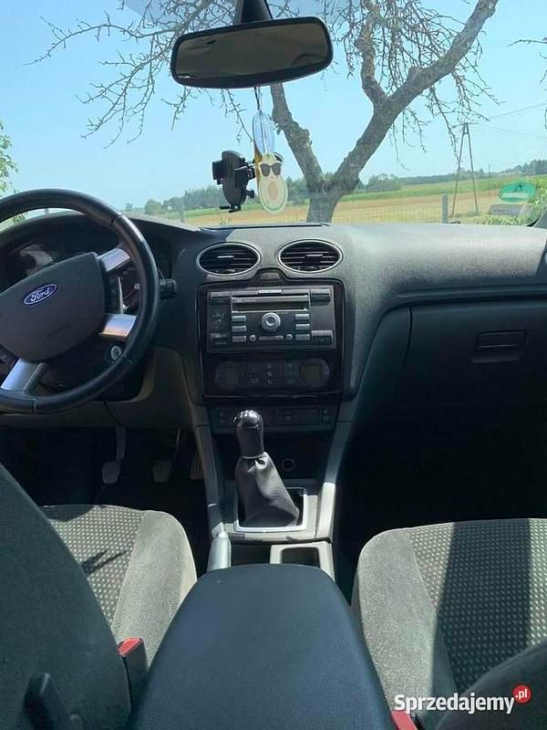 Używany Ford Focus Ghia 2005 Srebrny Kombi