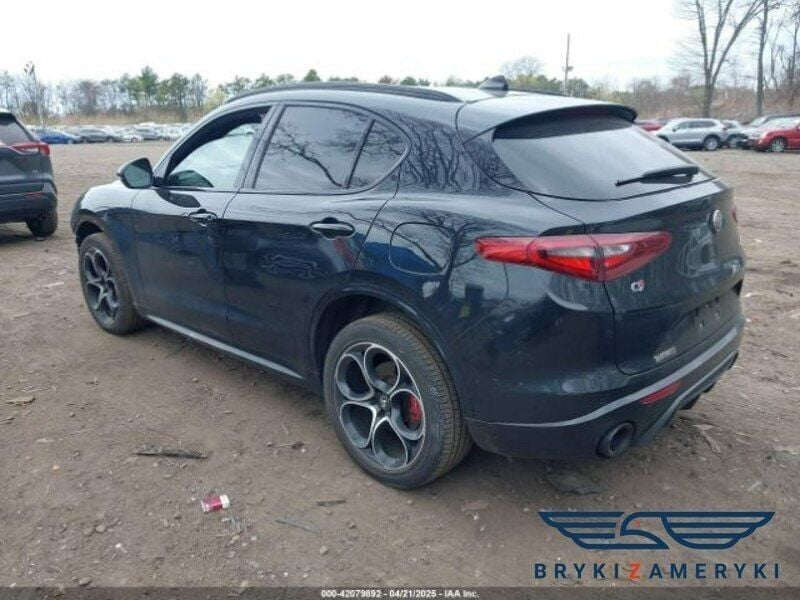 Czarny Używany 2022 Alfa Romeo Stelvio SUV | 71 160 zł - Obraz 1/3