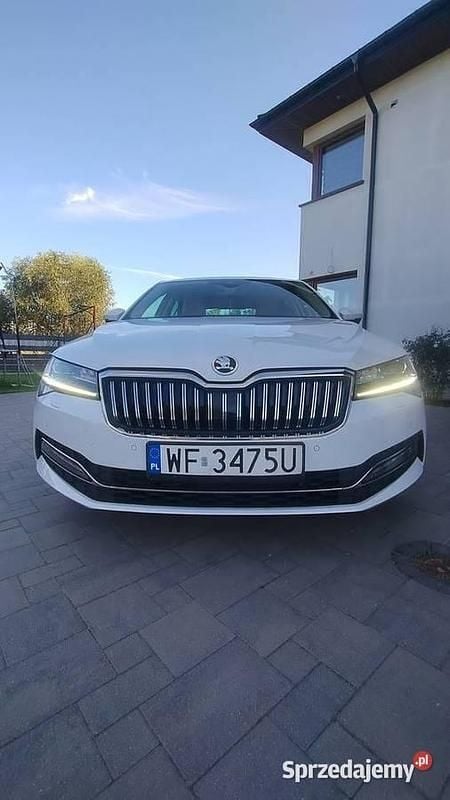Biały Używany 2020 Skoda Superb Sedan/Limuzyna | 58 900 zł (Super Cena) - Obraz 1/4