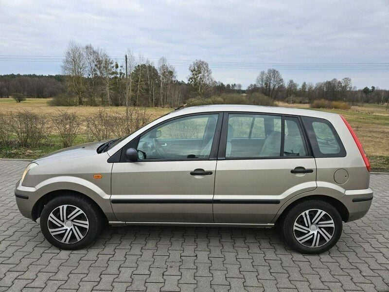 Używany Ford Fusion 80 KM (58 kW) 2004 Beżowy (metalik) Sedan/Limuzyna