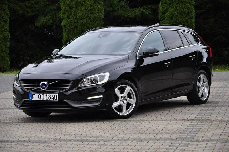 Używany Volvo V60 136 KM (100 kW) 2014 Czarny (metalik) Kombi