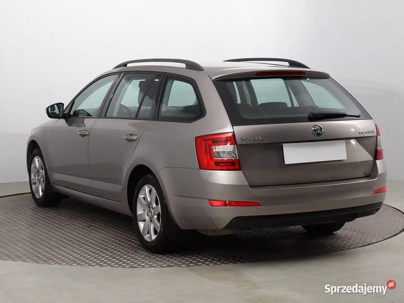 Używany Skoda Octavia 180 KM (132 kW) 2014 Beżowy Kombi