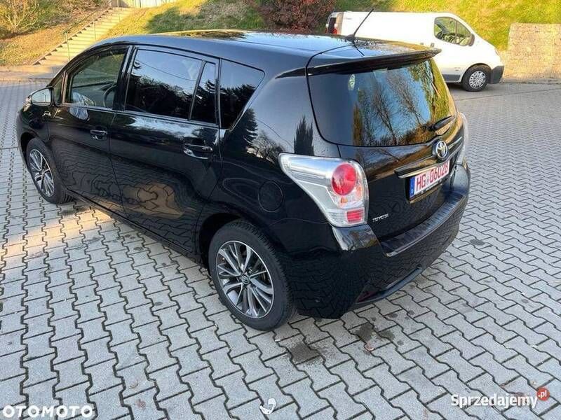 Używany Toyota Verso 147 KM (108 kW) 2016 Czarny Minivan