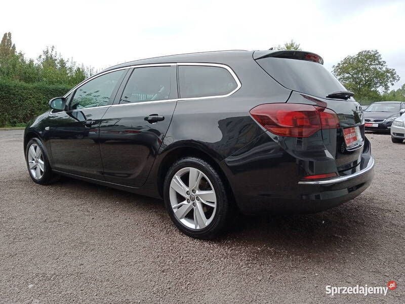 Używany Opel Astra 2013 Czarny Sedan/Limuzyna