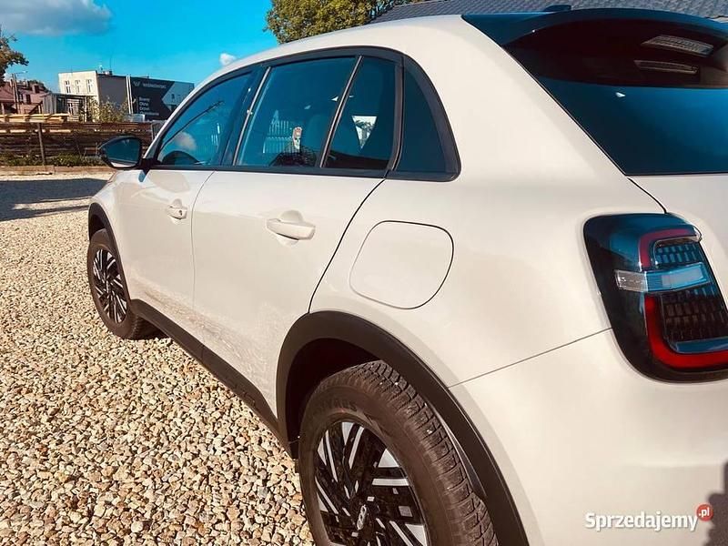 Używany Fiat 600 100 KM (73 kW) 2024 Beżowy Hatchback