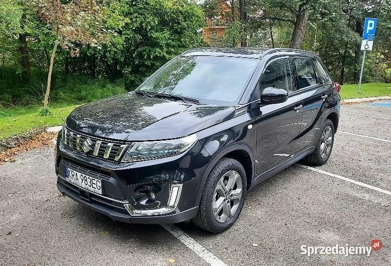 Czarny Używany 2022 Suzuki Vitara SUV | 64 900 zł (Super Cena) - Obraz 1/4