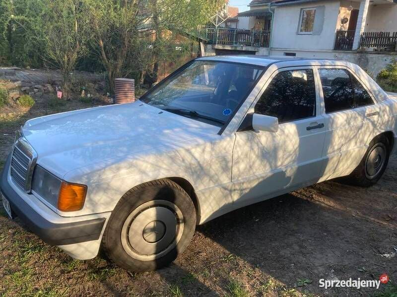 Używany Mercedes 190 1989 Sedan/Limuzyna