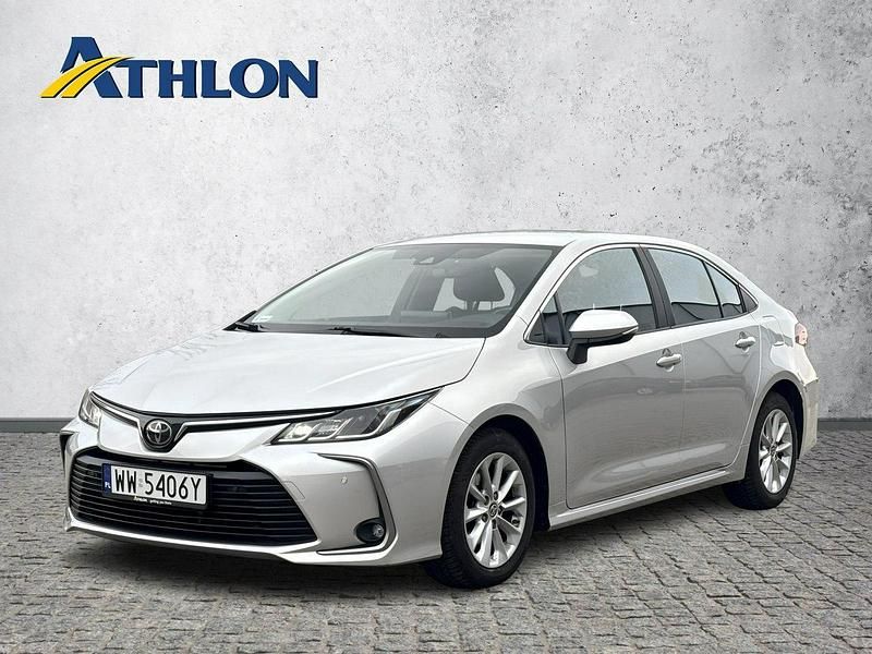 Używany Toyota Corolla 125 KM (91 kW) 2021 Srebrny (metalik) Sedan/Limuzyna