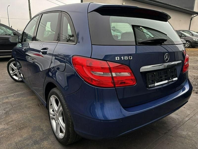 Używany Mercedes B180 122 KM (89 kW) 2012 Niebieski Minivan
