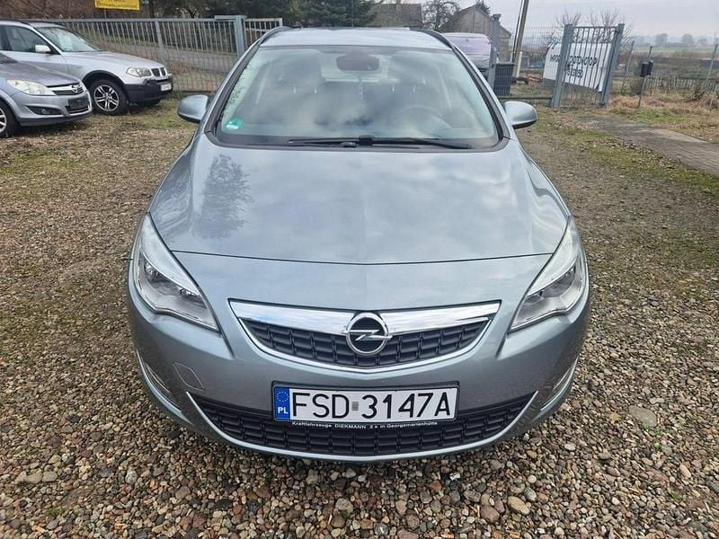 Używany Opel Astra 100 KM (73 kW) 2011 Szary (metalik) Kombi